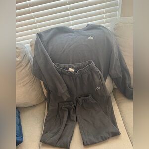 ALO Yoga Dark Gray Sweatpants & Sweatshirt Set